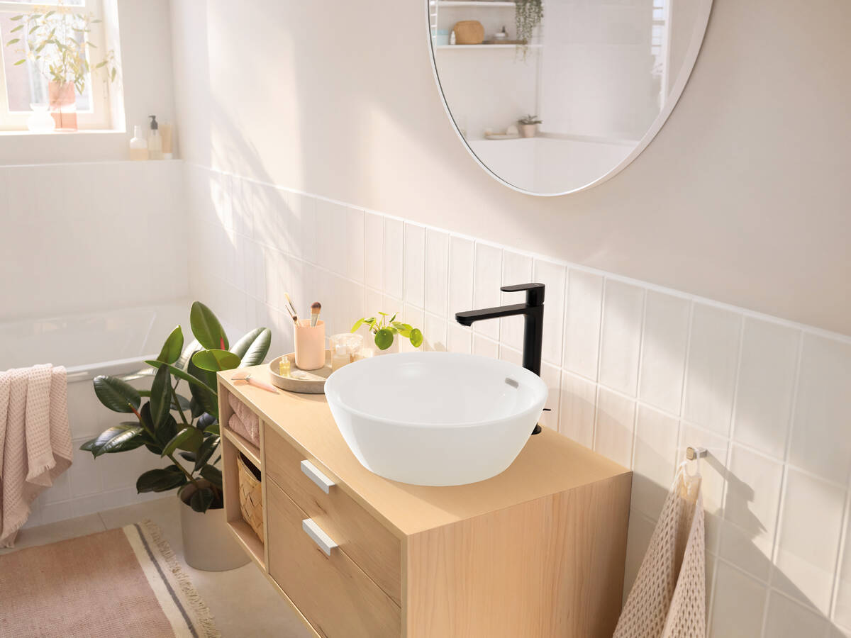 72580670 MIJEŠALICA HANSGROHE REBRIS S UMIVAONIK 240 CRNA S PILETOM